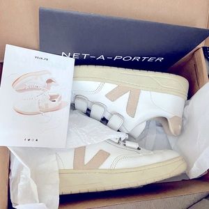 Veja V-Lock Leather Sneaker